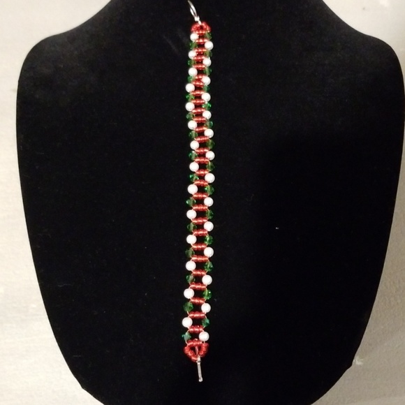 Red, Green and White Bracelet - Picture 8 of 8